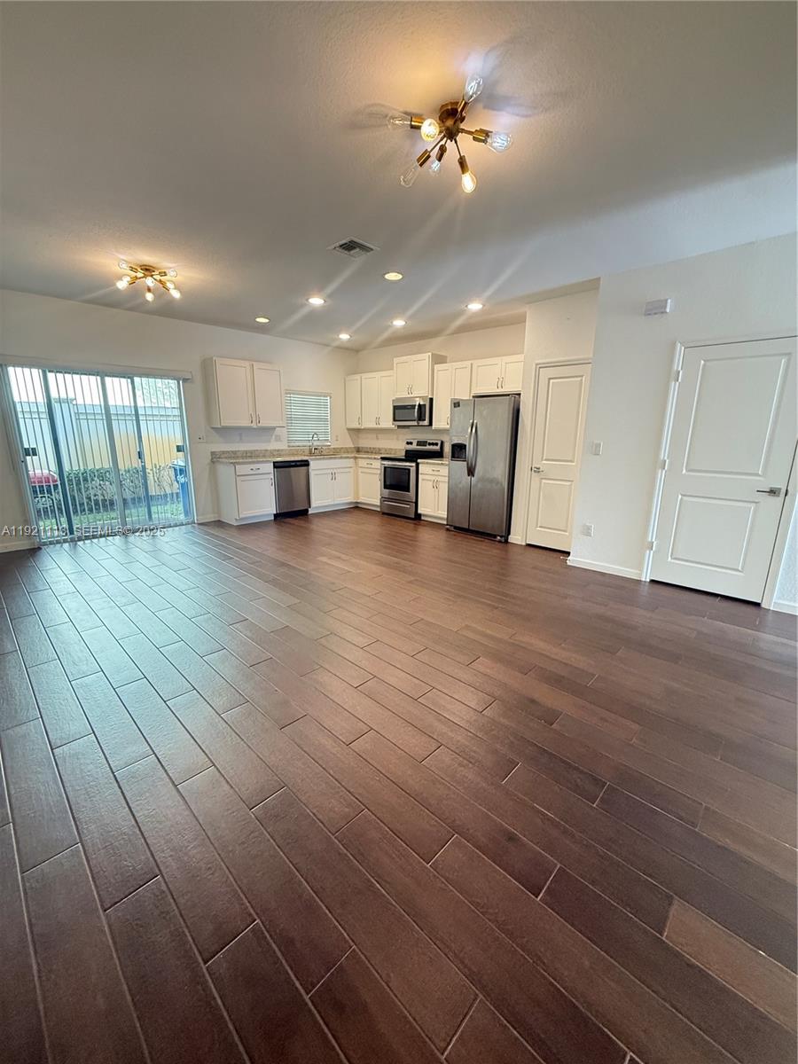 CRICKET CLUB - Residential Lease