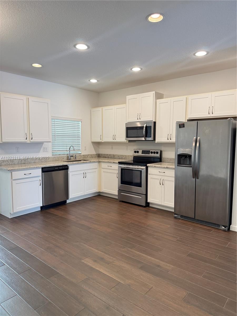 CRICKET CLUB - Residential Lease