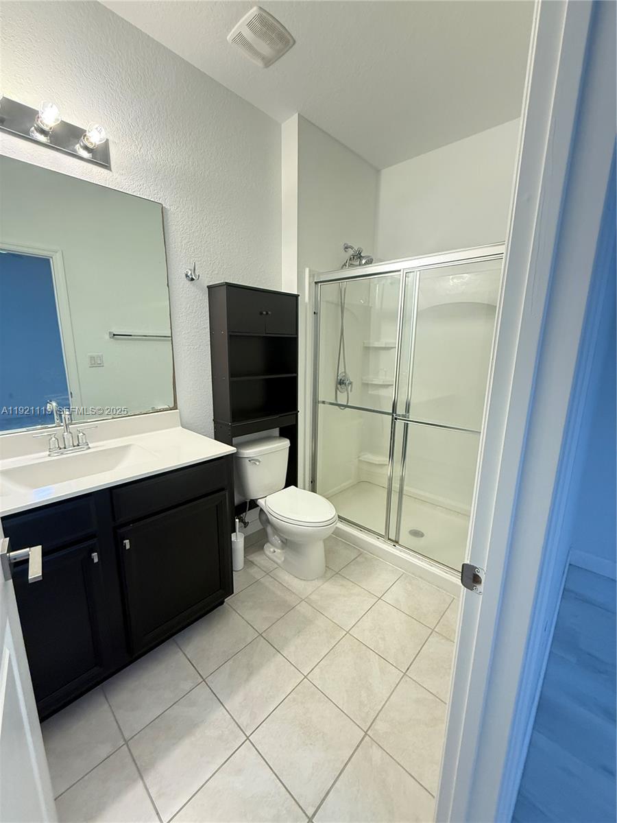 CRICKET CLUB - Residential Lease