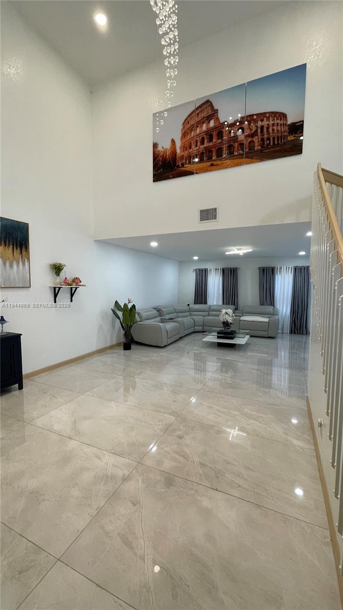 FIRST IMPRESSIONS II - Residential