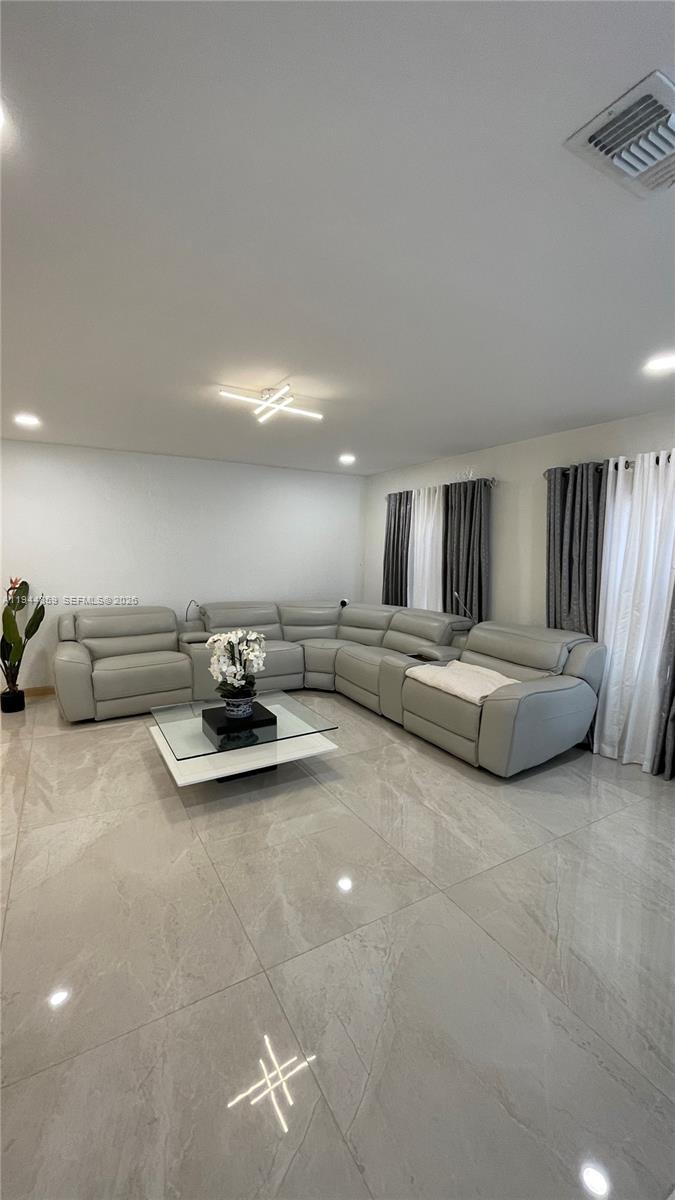 FIRST IMPRESSIONS II - Residential