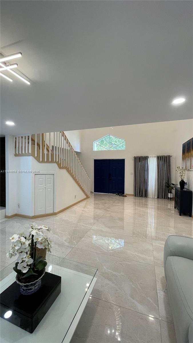 FIRST IMPRESSIONS II - Residential