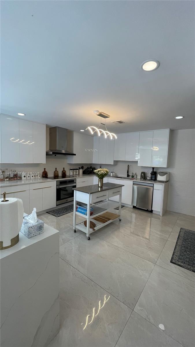 FIRST IMPRESSIONS II - Residential