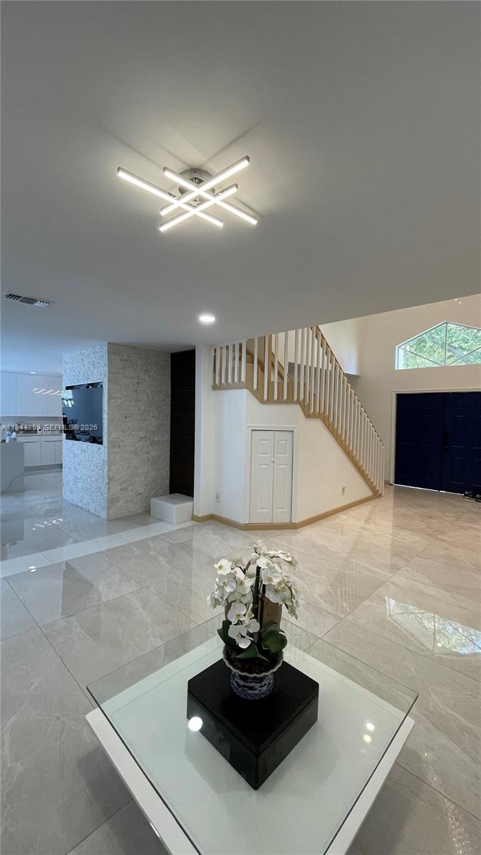 FIRST IMPRESSIONS II - Residential