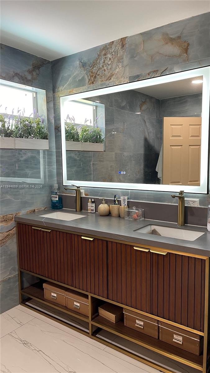 FIRST IMPRESSIONS II - Residential