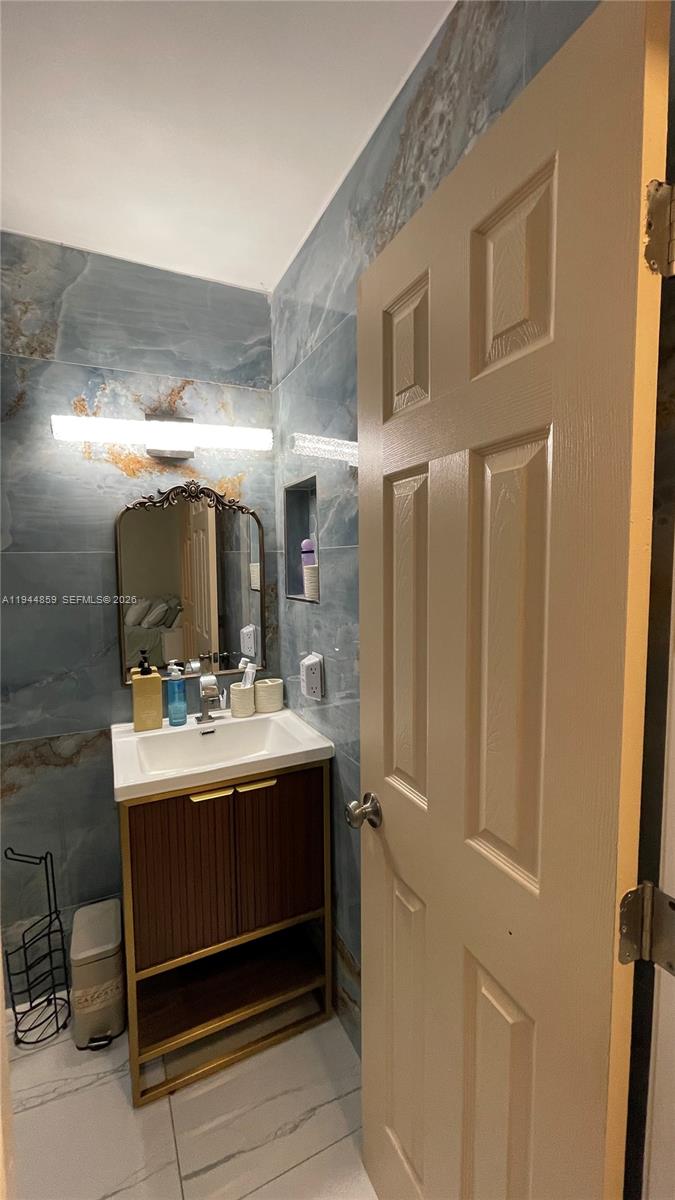 FIRST IMPRESSIONS II - Residential