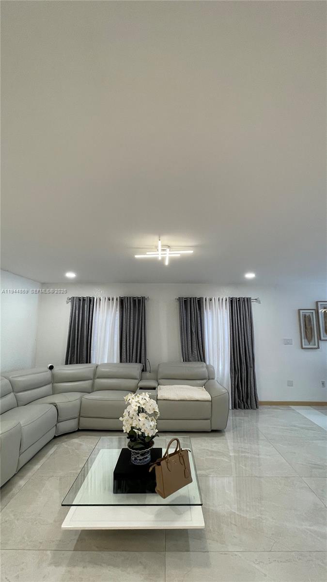 FIRST IMPRESSIONS II - Residential