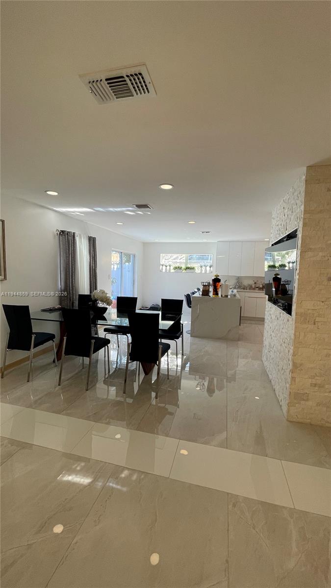 FIRST IMPRESSIONS II - Residential