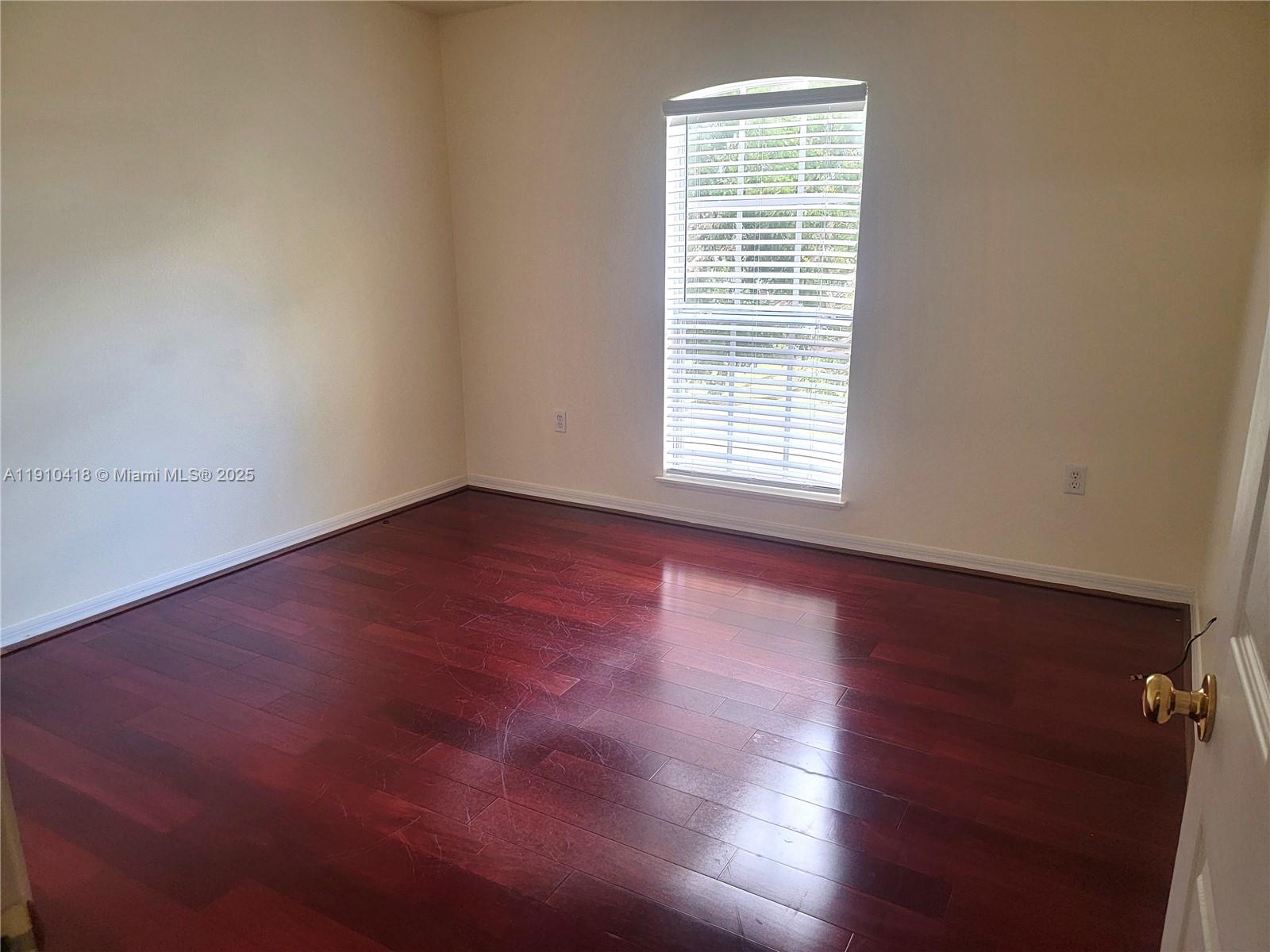 LAKES AT SANDRIDGE PHASE - Residential Lease