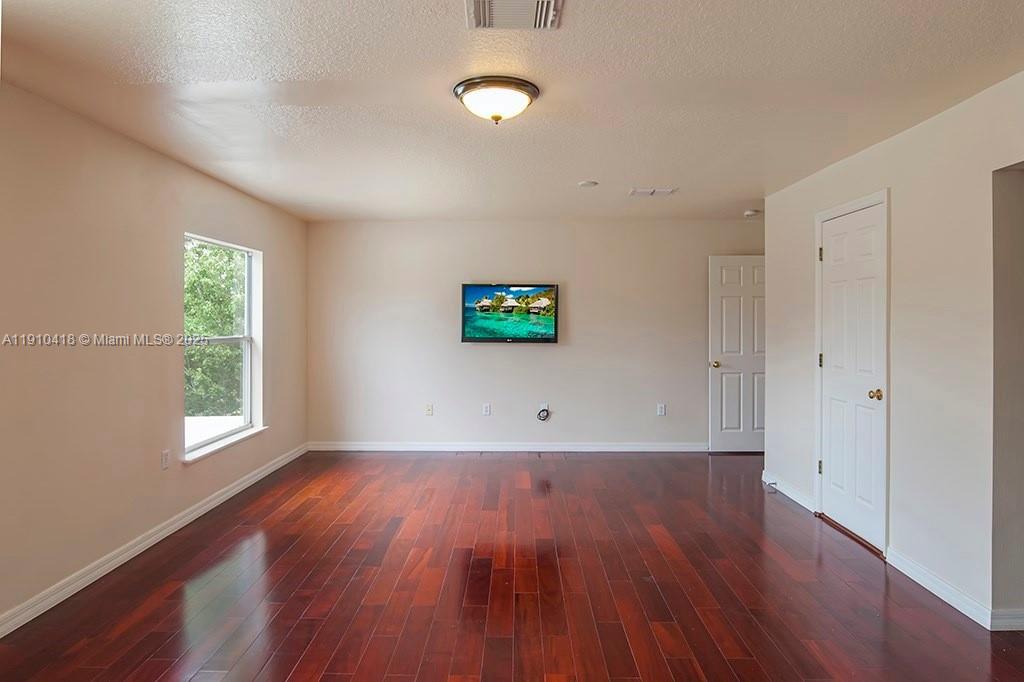 LAKES AT SANDRIDGE PHASE - Residential Lease