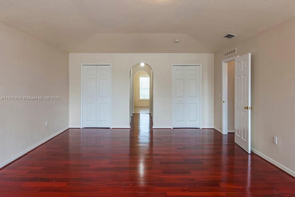 LAKES AT SANDRIDGE PHASE - Residential Lease