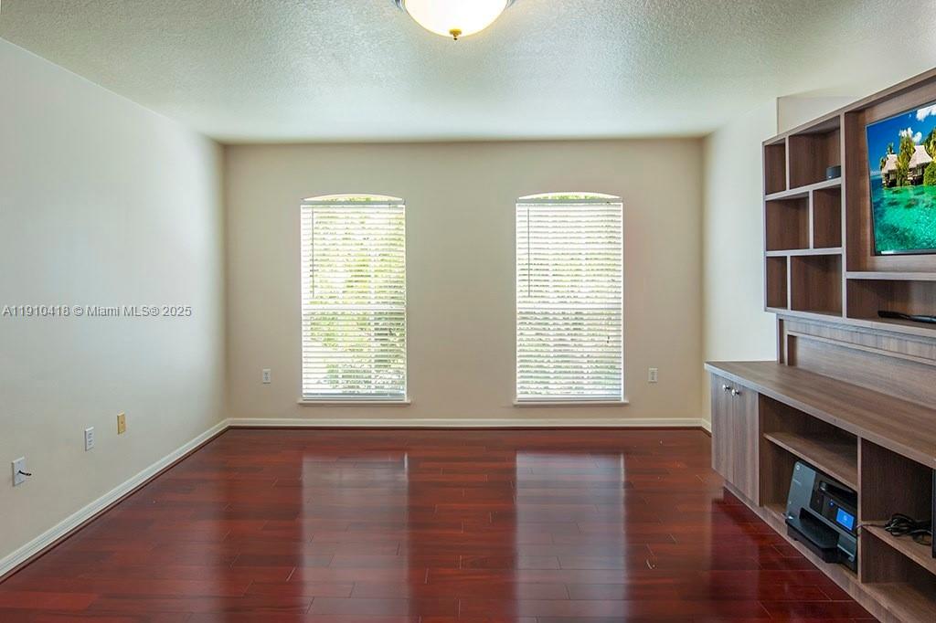 LAKES AT SANDRIDGE PHASE - Residential Lease