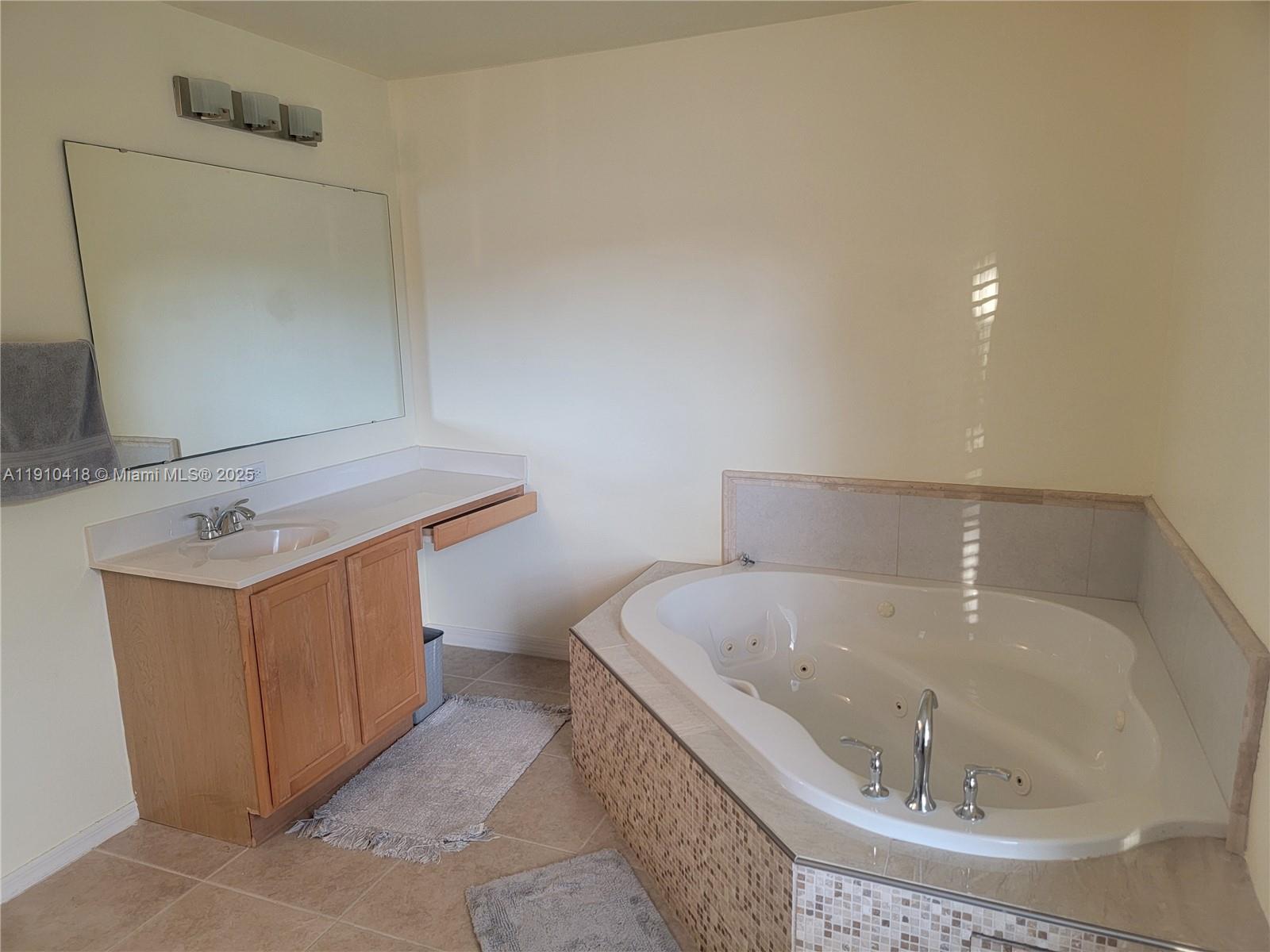 LAKES AT SANDRIDGE PHASE - Residential Lease