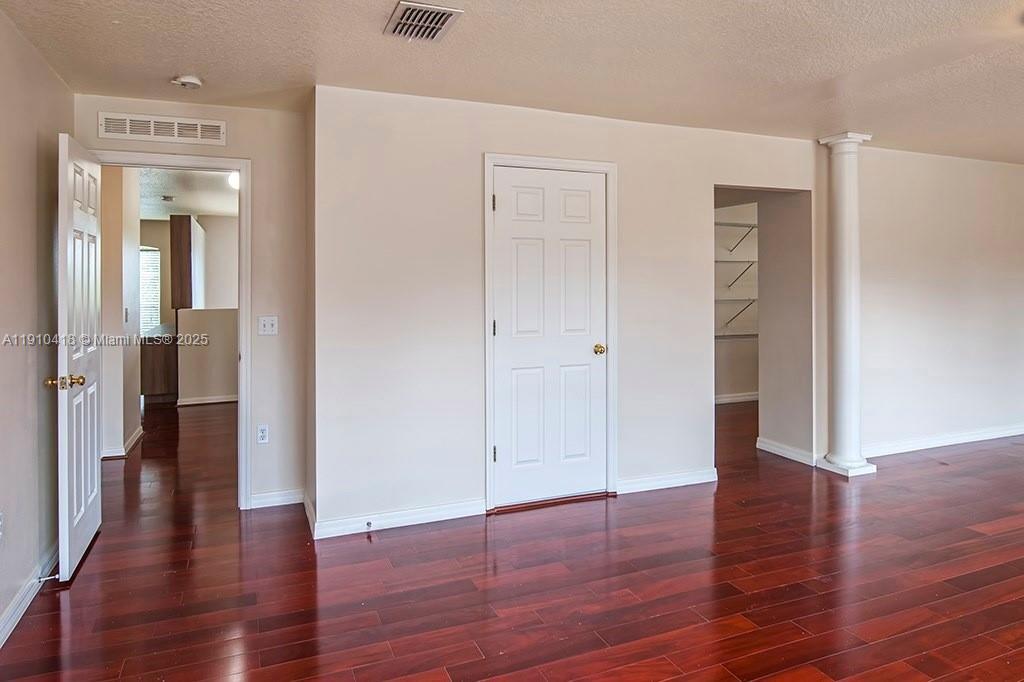 LAKES AT SANDRIDGE PHASE - Residential Lease