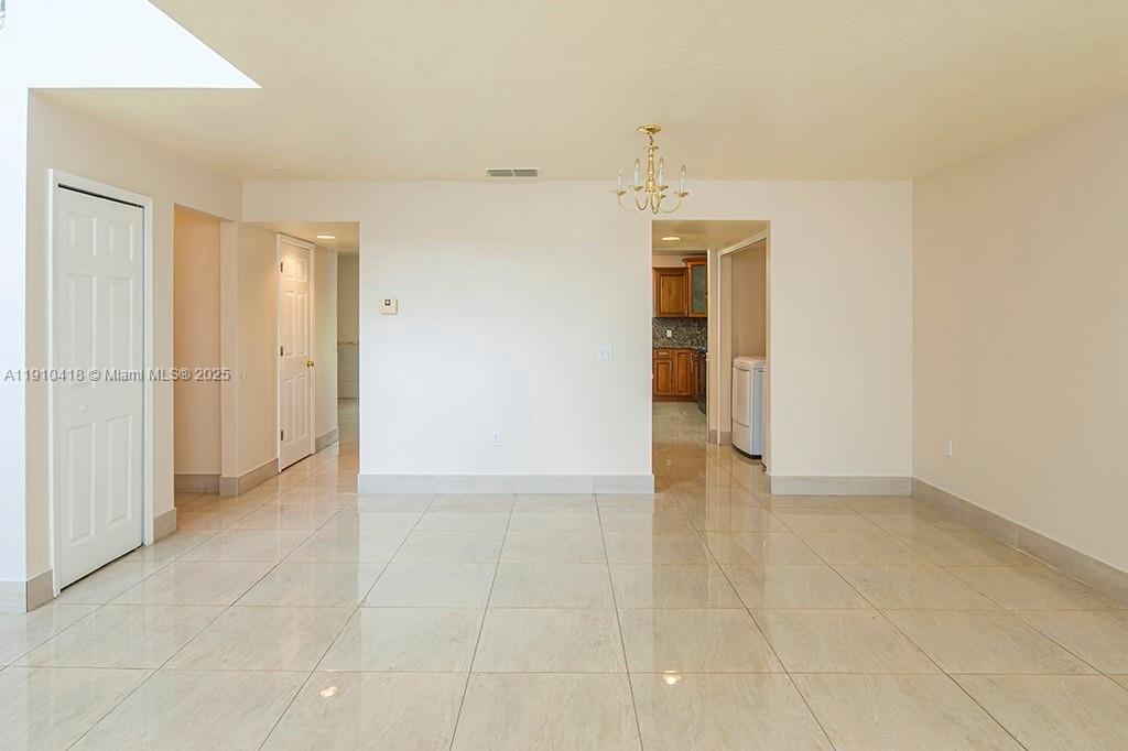 LAKES AT SANDRIDGE PHASE - Residential Lease