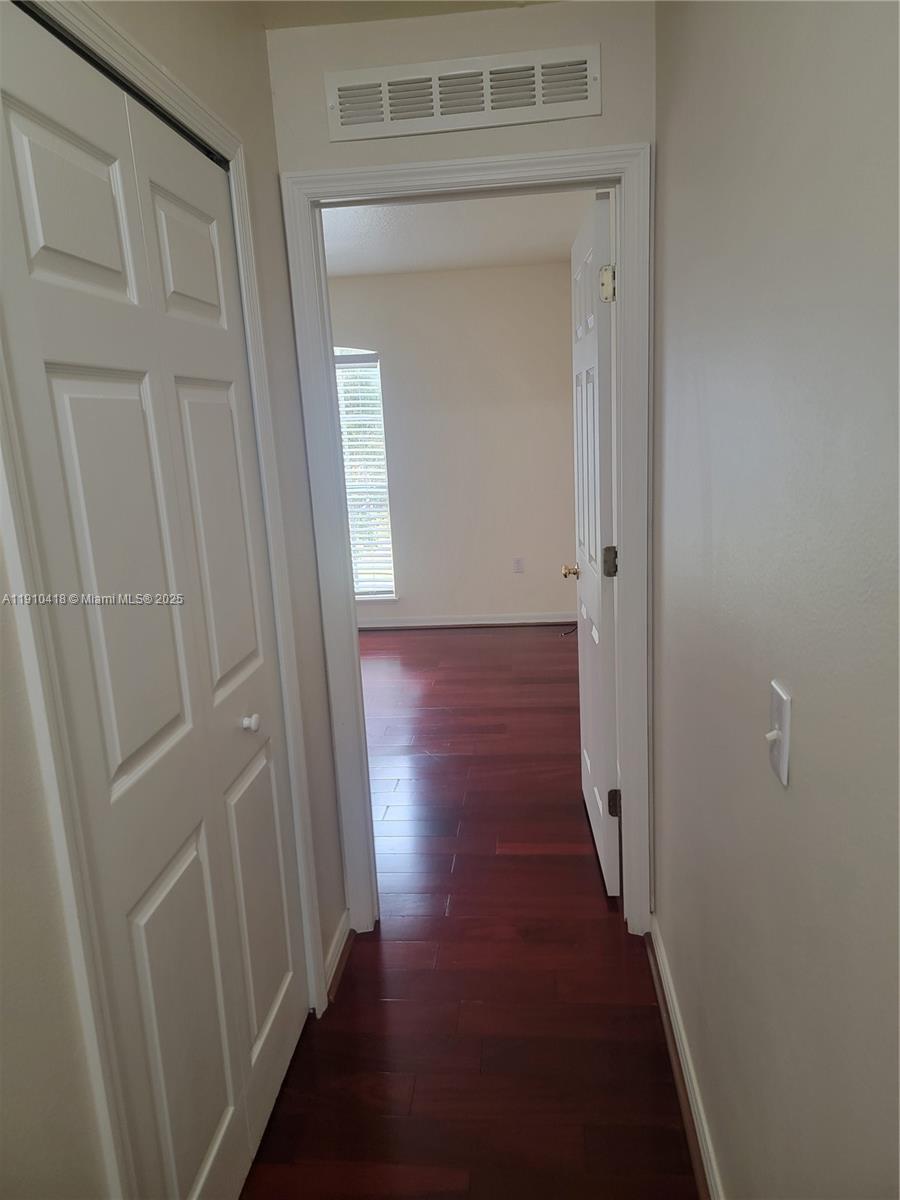 LAKES AT SANDRIDGE PHASE - Residential Lease