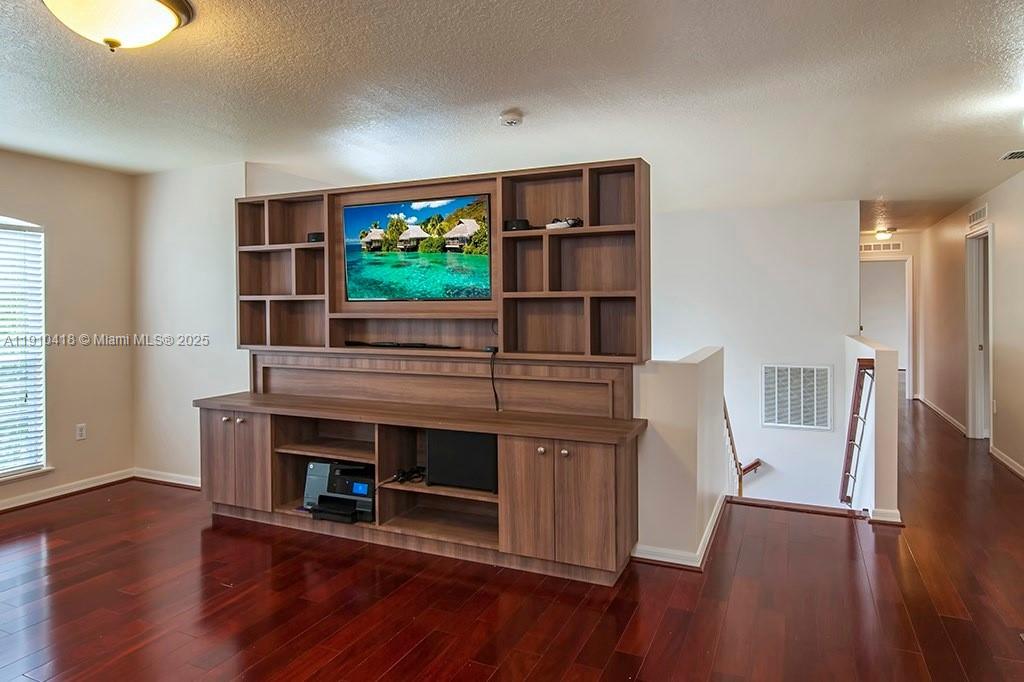 LAKES AT SANDRIDGE PHASE - Residential Lease