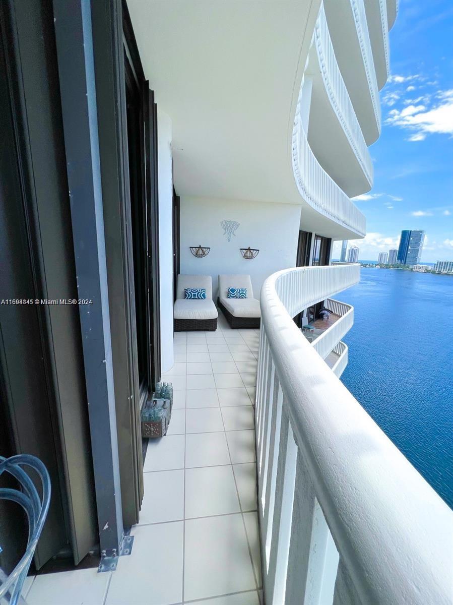 3000 ISL BLVD WILLIAMS IS - Residential