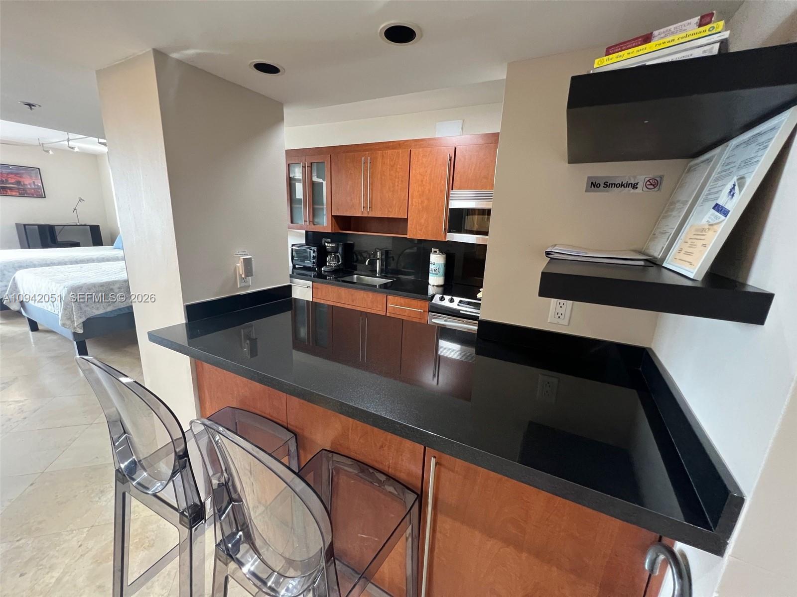 THE DECOPLAGE CONDO - Residential Lease