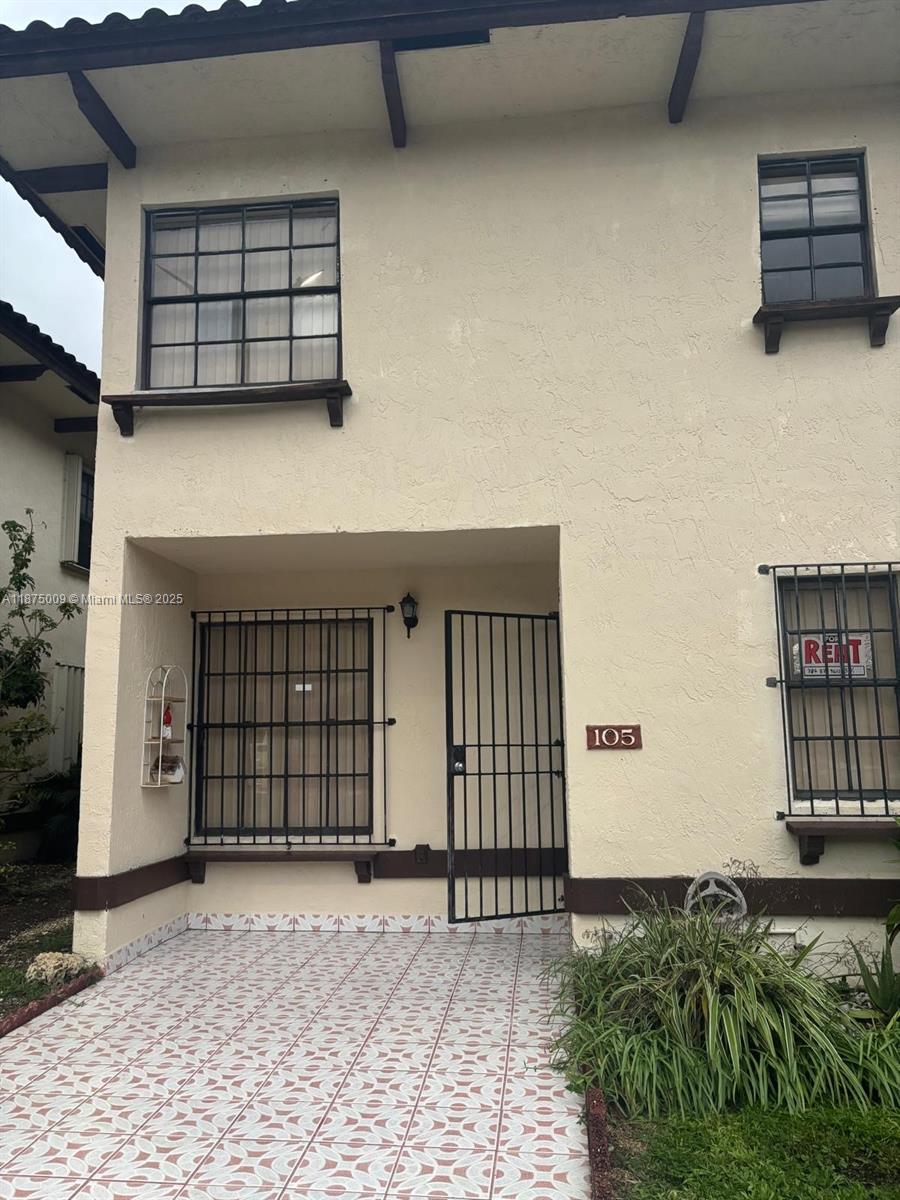 Very nice townhouse available for rent! Featuring 3 bedrooms, 2.5 baths, and a remodeled kitchen. Washer/dryer inside. Pet-friendly with restrictions. Conveniently located near FIU South, top-rated schools, shopping, dining, and major highways. Easy to show – please send complete rental application, proof of income, and credit/background report with offers.