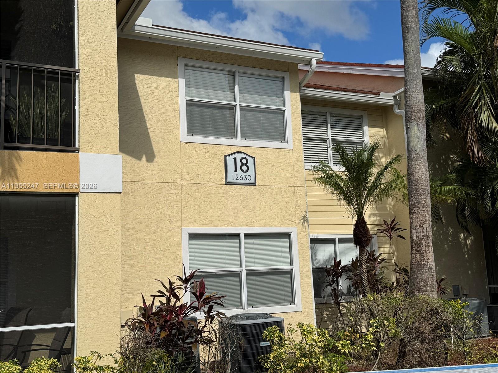 VENETIAN PALMS - Residential