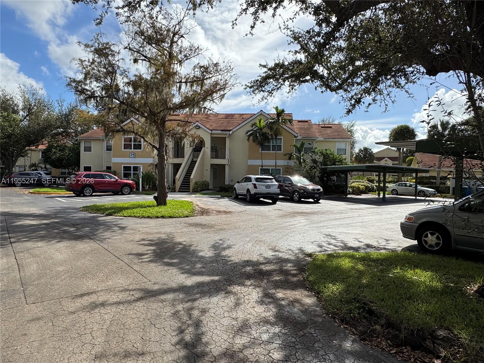VENETIAN PALMS - Residential