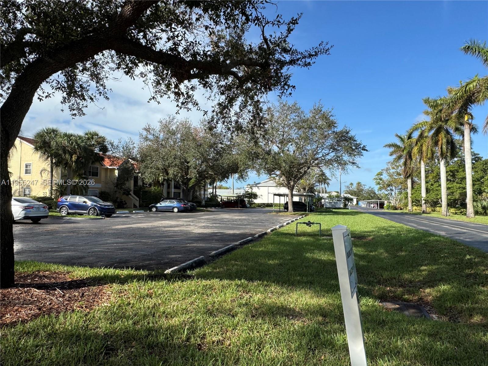 VENETIAN PALMS - Residential