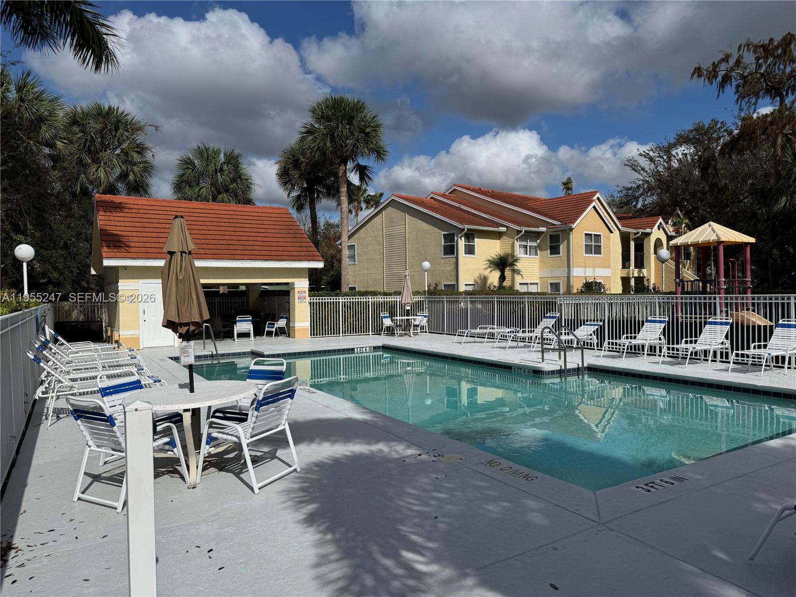 VENETIAN PALMS - Residential