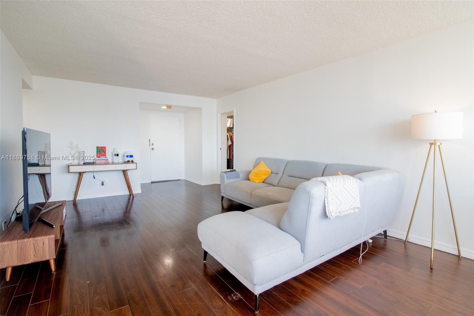 WINSTON TOWERS 100 CONDO - Residential