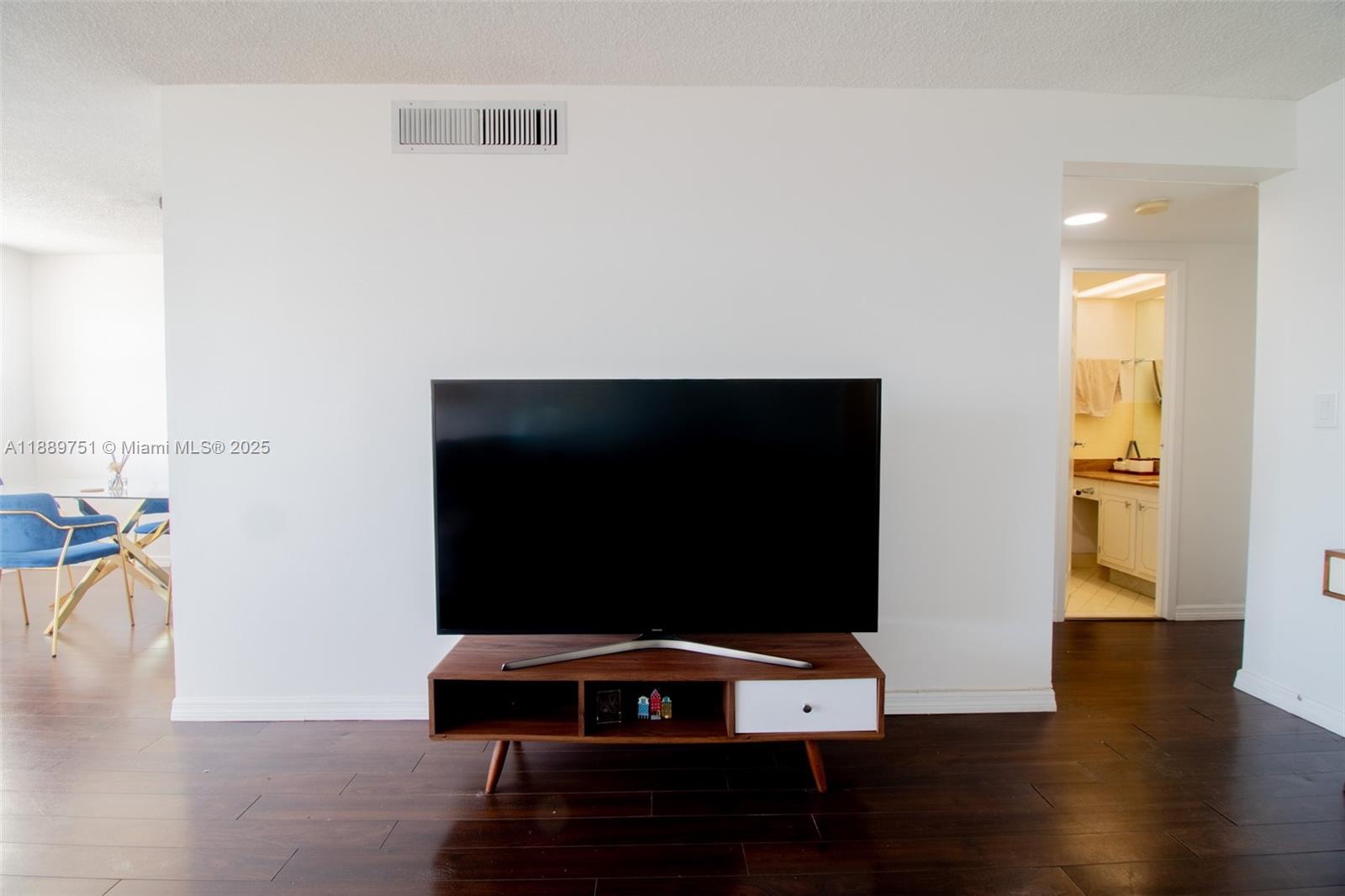WINSTON TOWERS 100 CONDO - Residential