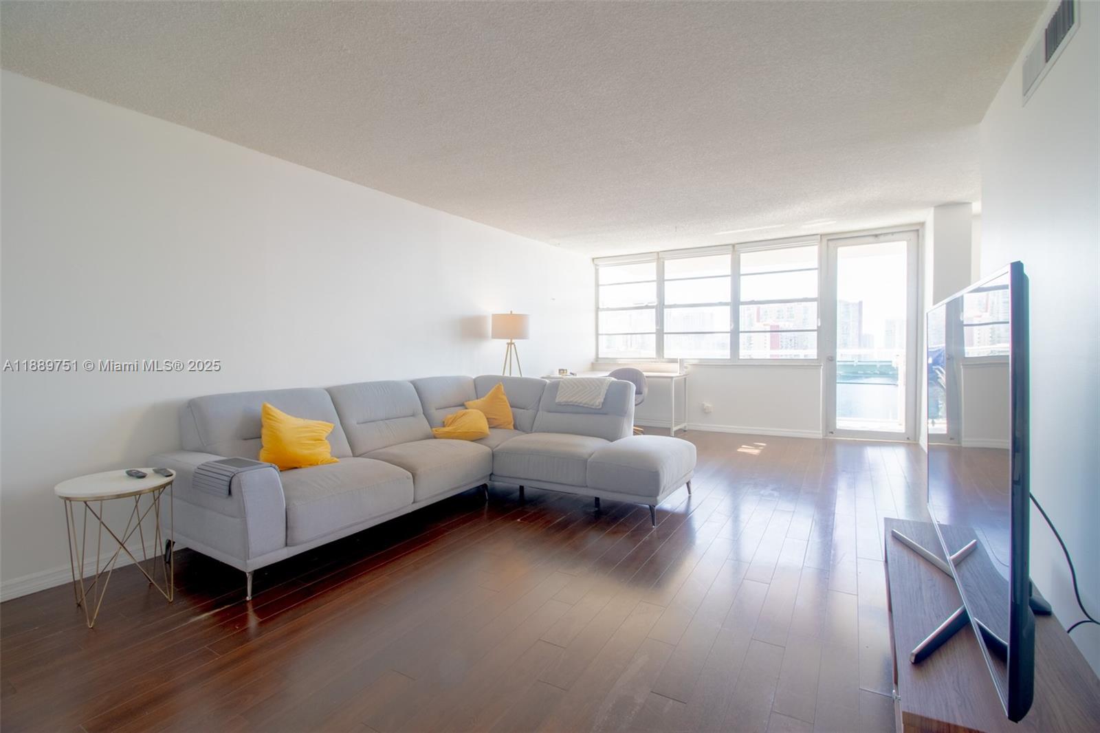 WINSTON TOWERS 100 CONDO - Residential