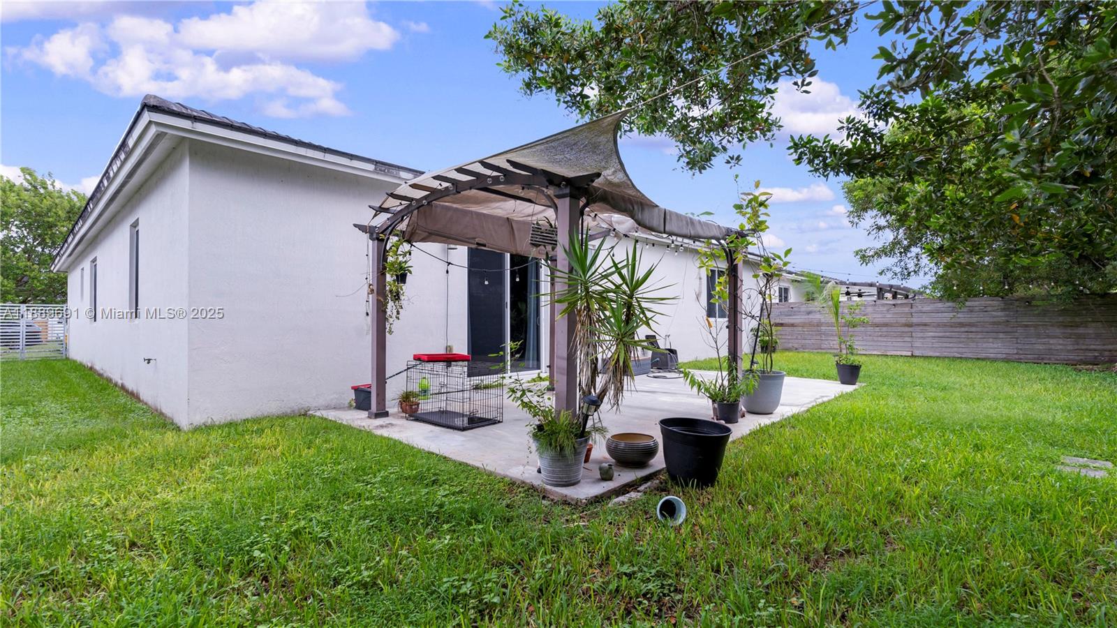 TROPICAL VILLAS - Residential