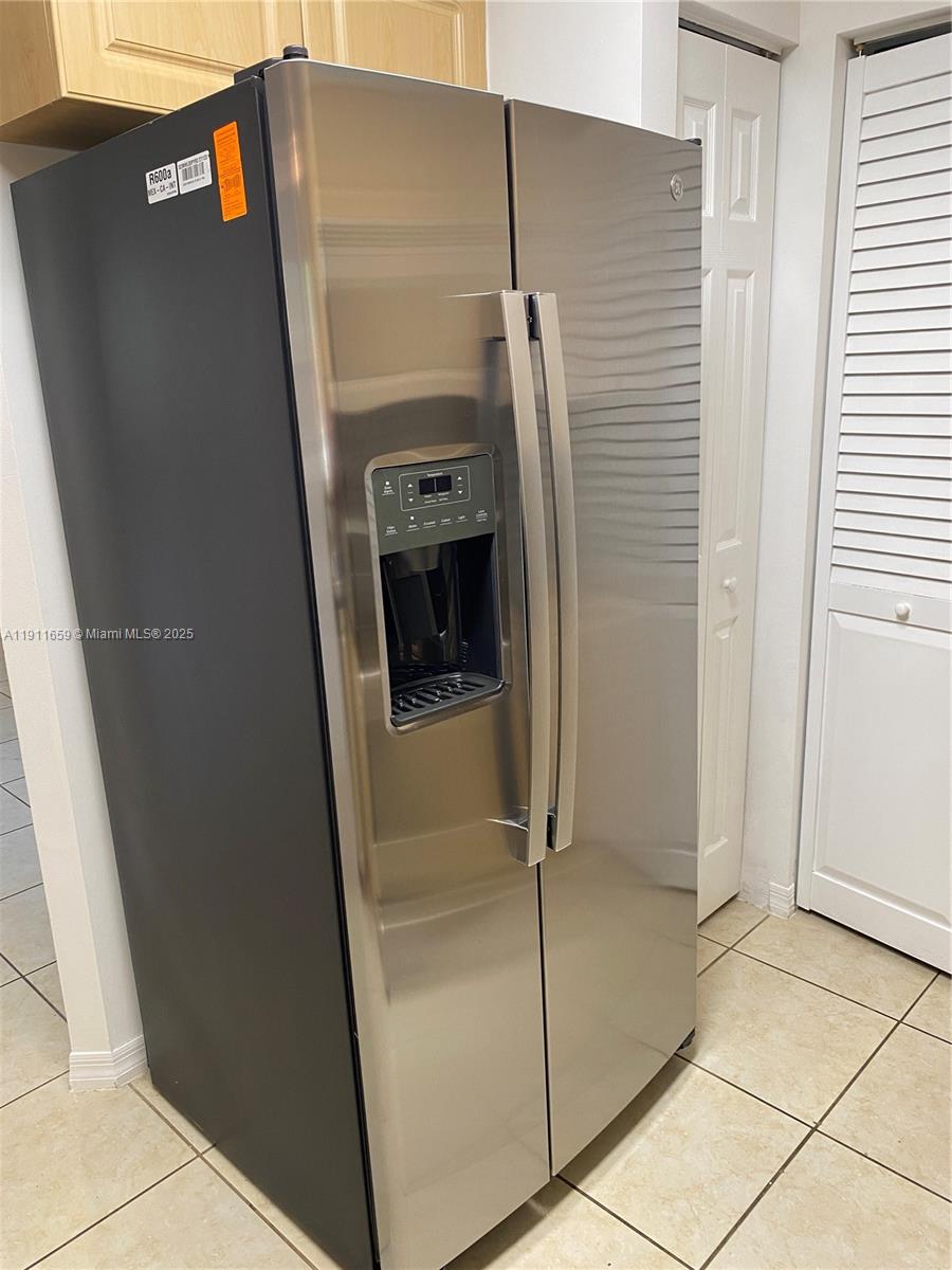 PEMBROKE CAY CONDO - Residential Lease