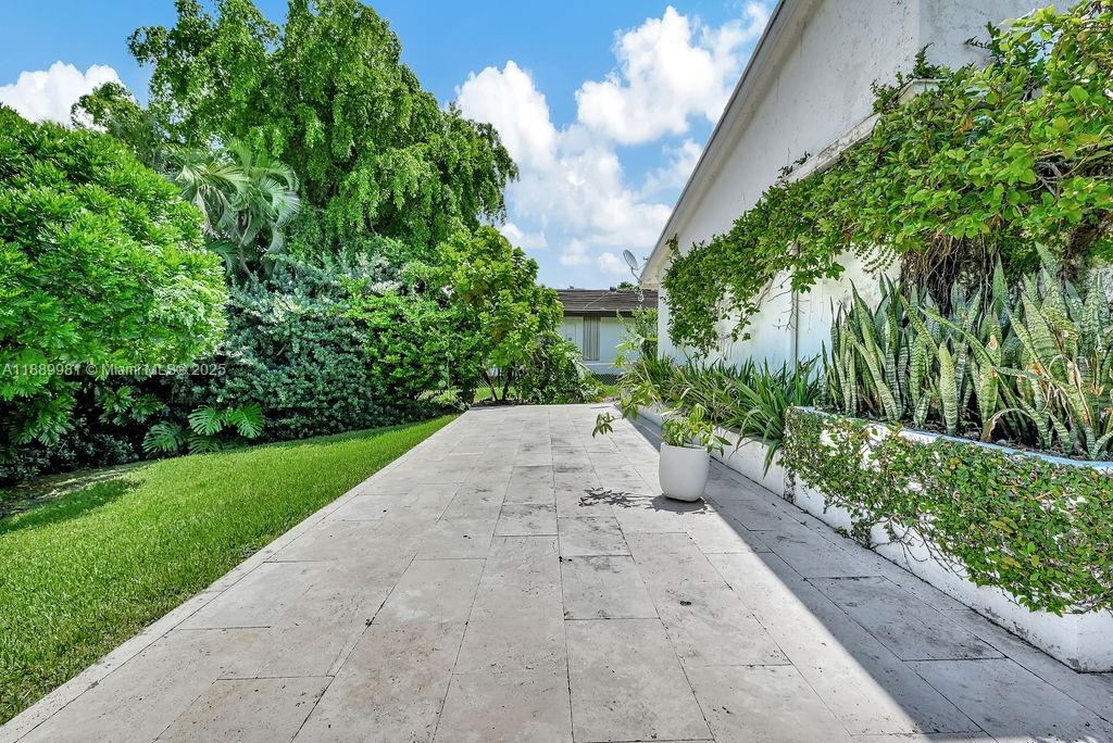 OLD CUTLER VILLAS - Residential