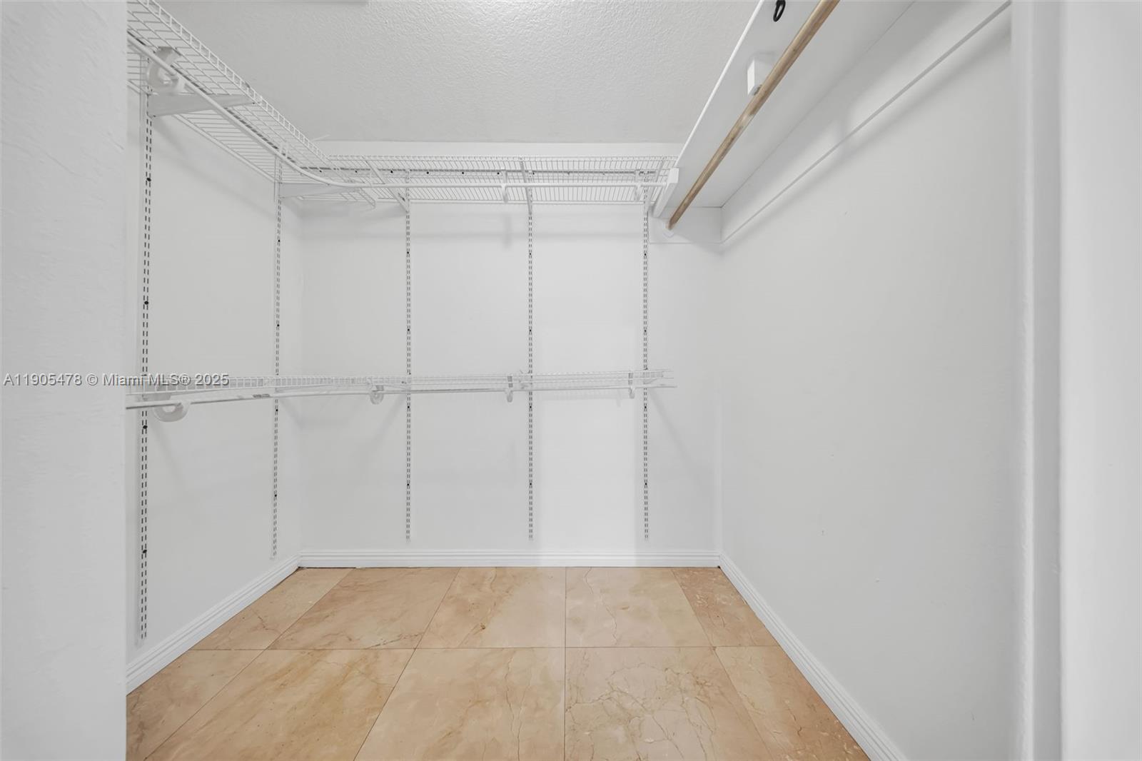 C GAB COUNTRY CLUB SEC 5 - Residential Lease