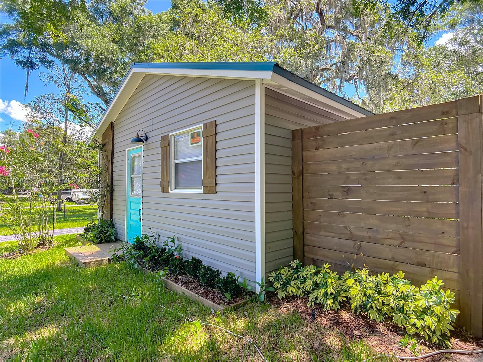 LAKE SHORE - Residential