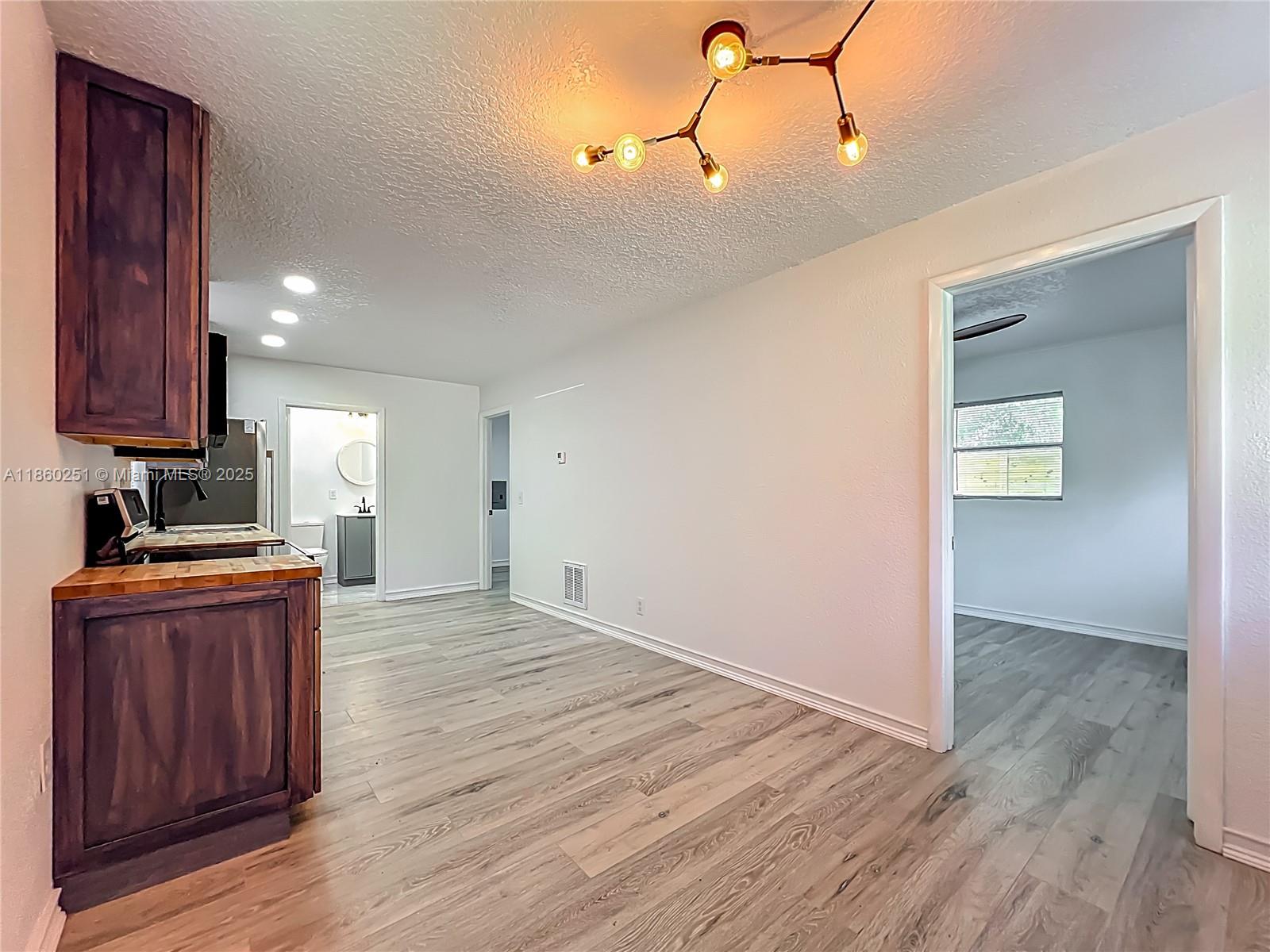 LAKE SHORE - Residential