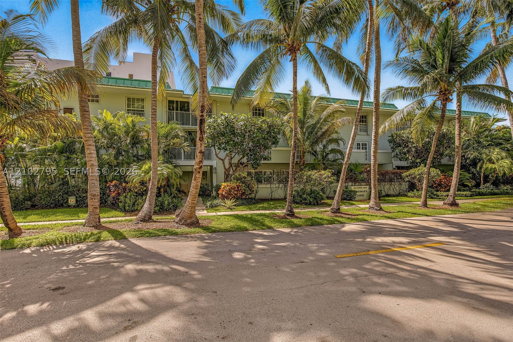 300 Sunrise Dr 1B