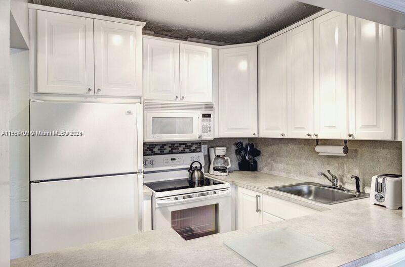 POMPANO PLACE CONDO - Residential Lease