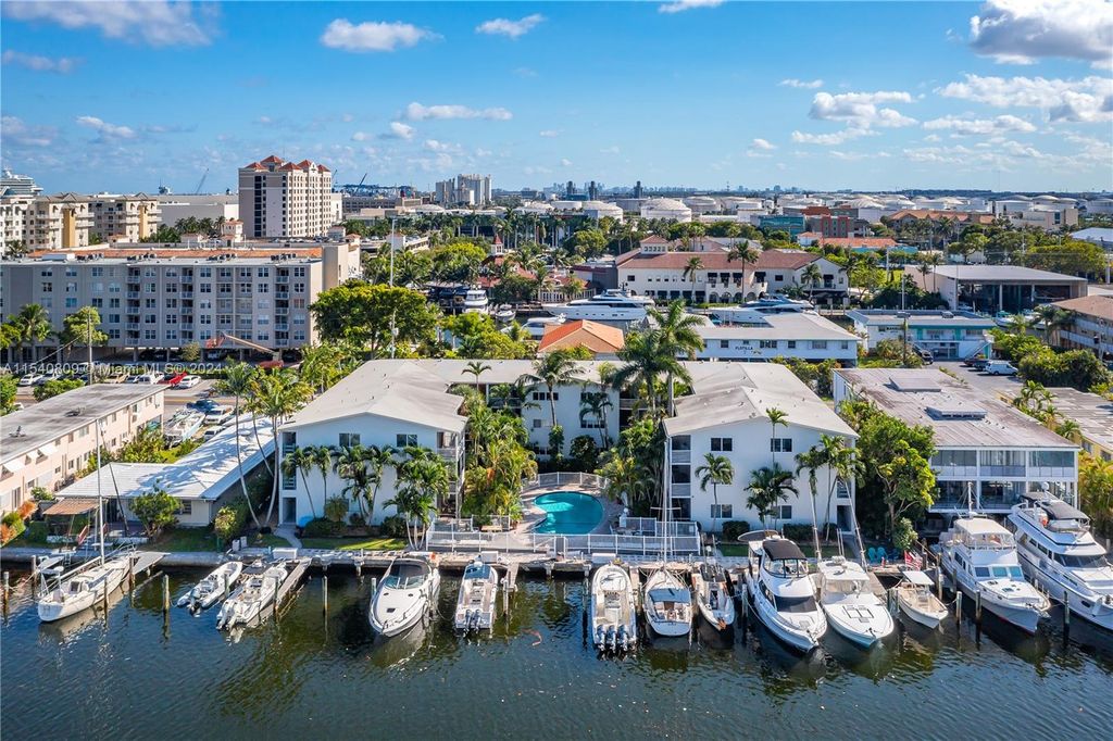 Photo of 1535 SE 15th St #309, Fort Lauderdale, FL 33316 (MLS # A11540809)