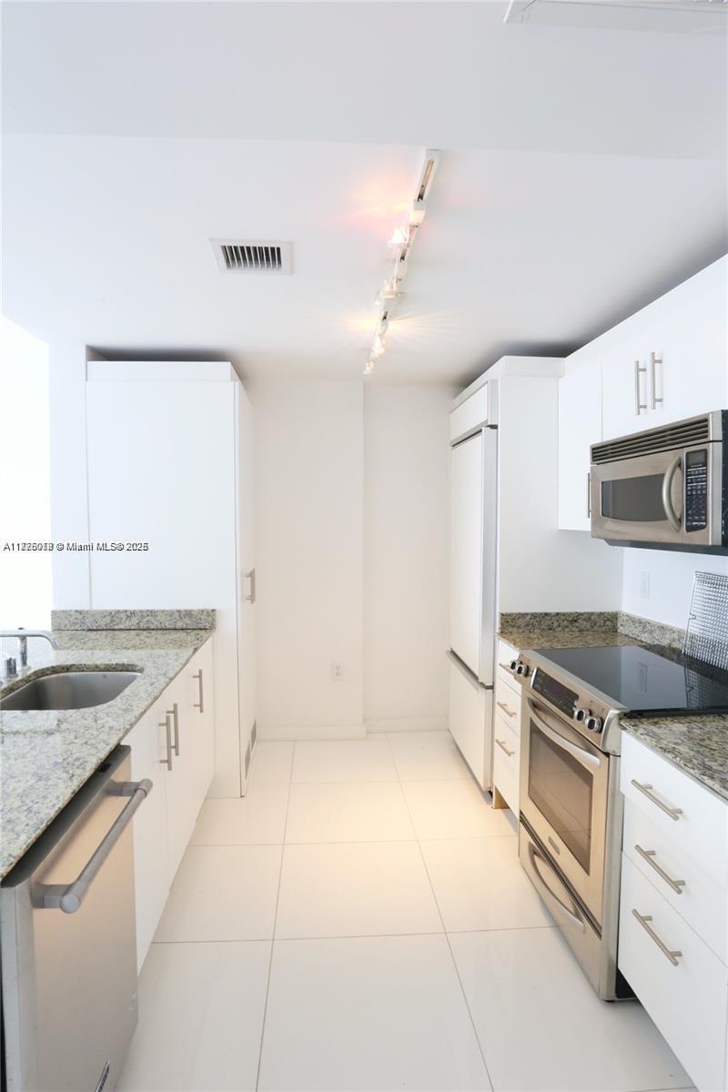 10275 Collins Ave 925