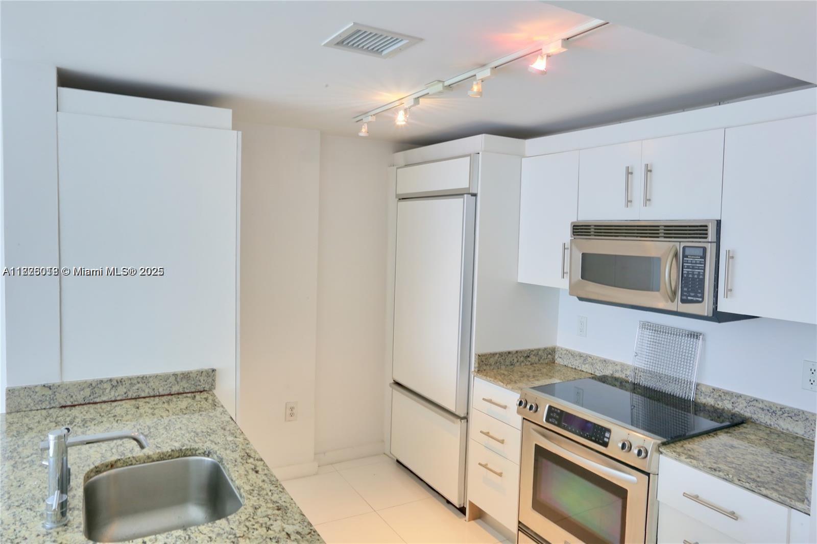 10275 Collins Ave 925