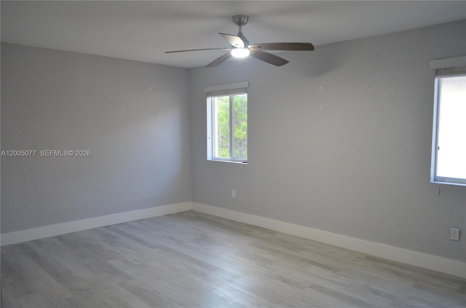 C B PALMS - Residential Lease