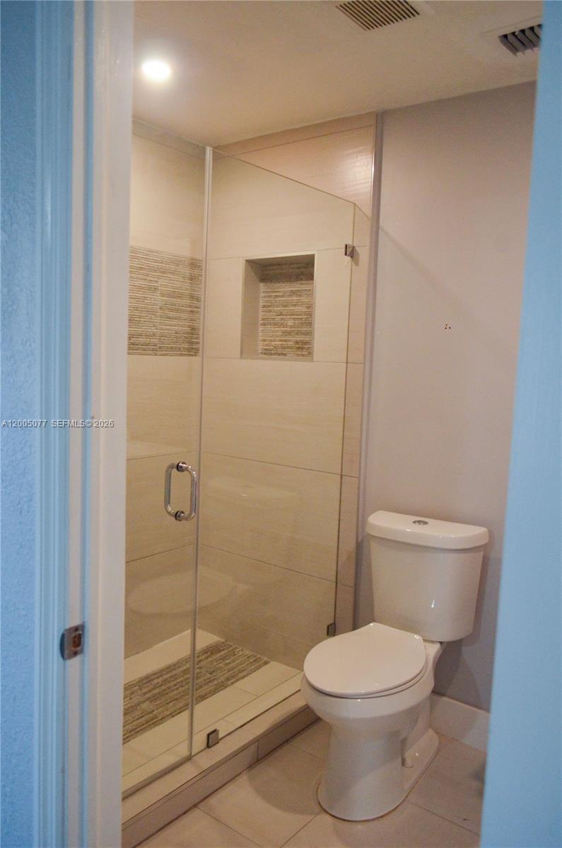 C B PALMS - Residential Lease