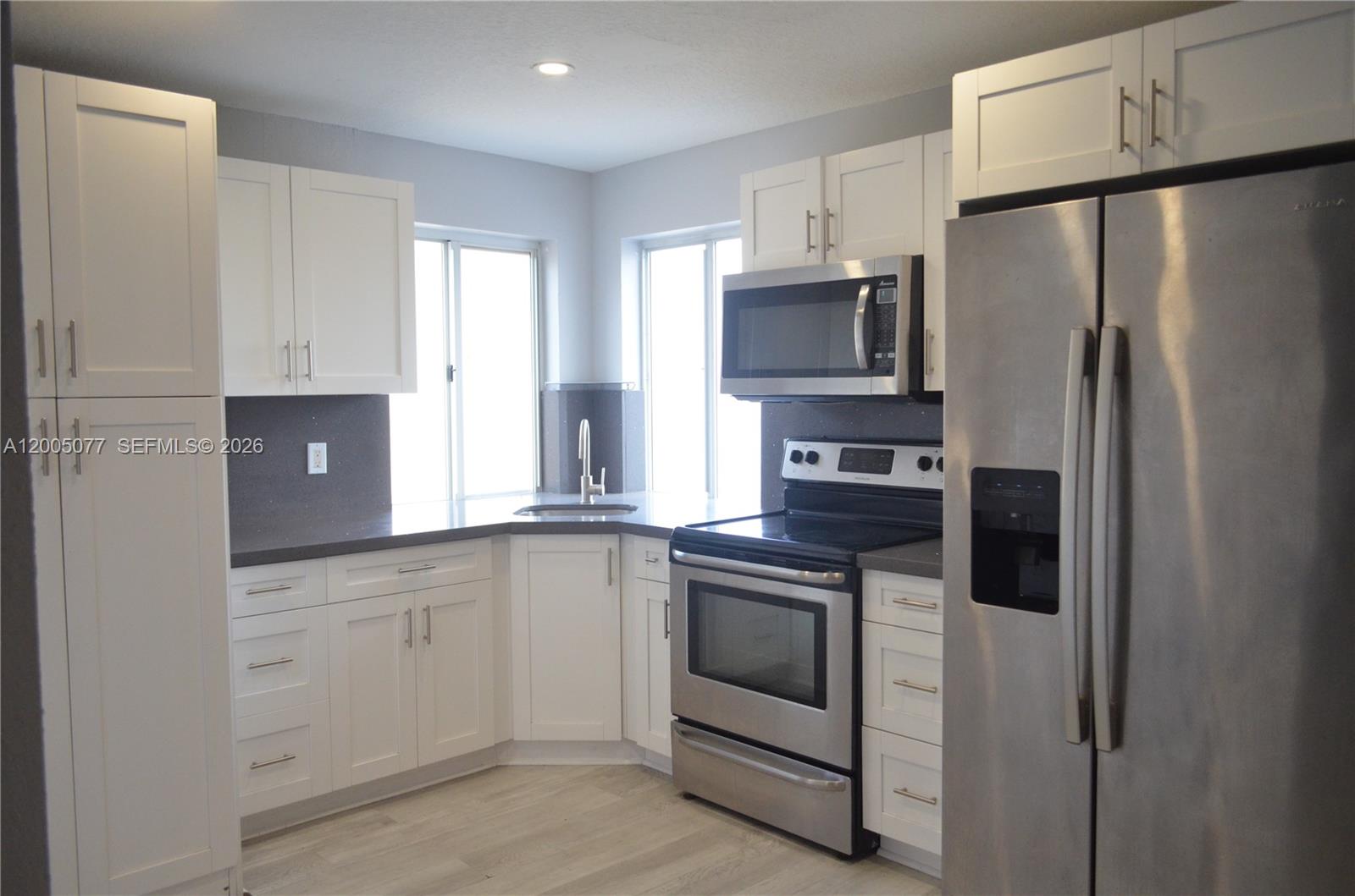 C B PALMS - Residential Lease