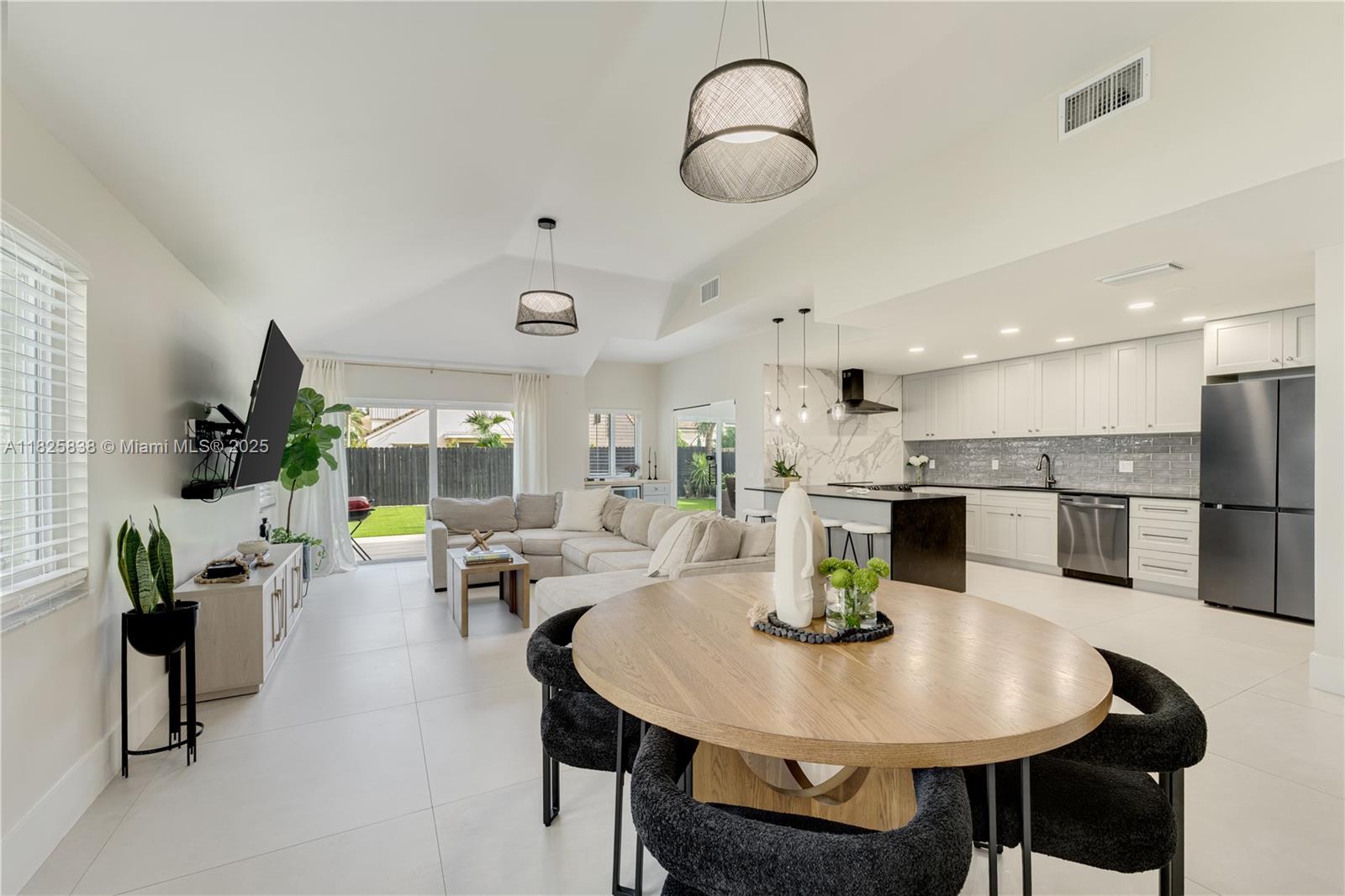 9248 Magnolia Ct