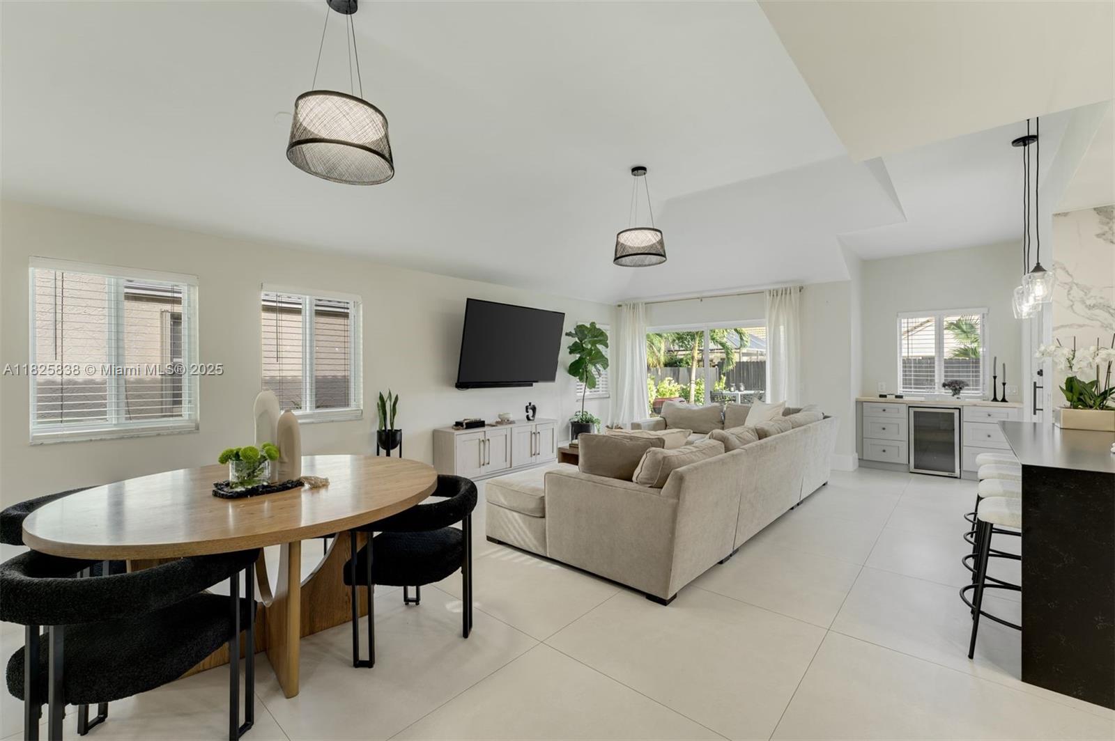 9248 Magnolia Ct