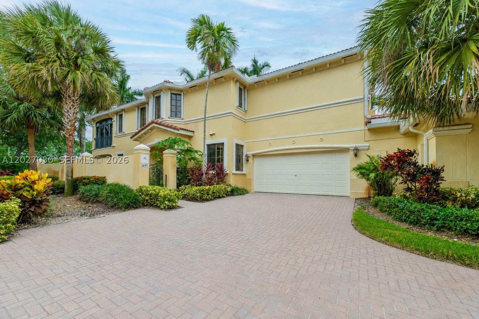1695 Passion Vine Cir