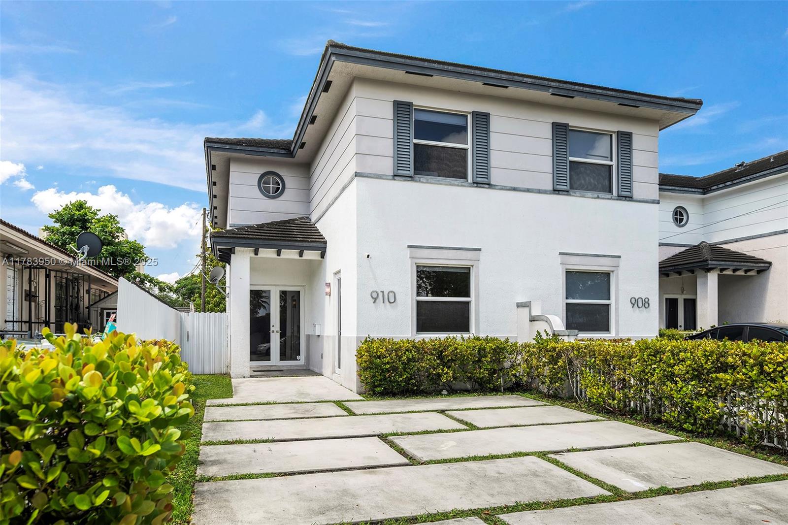 910 SW 65th Ave
