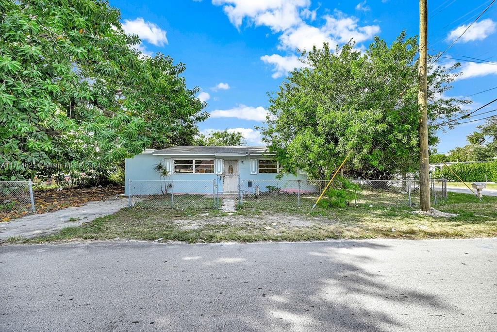 2100 NW 76th St